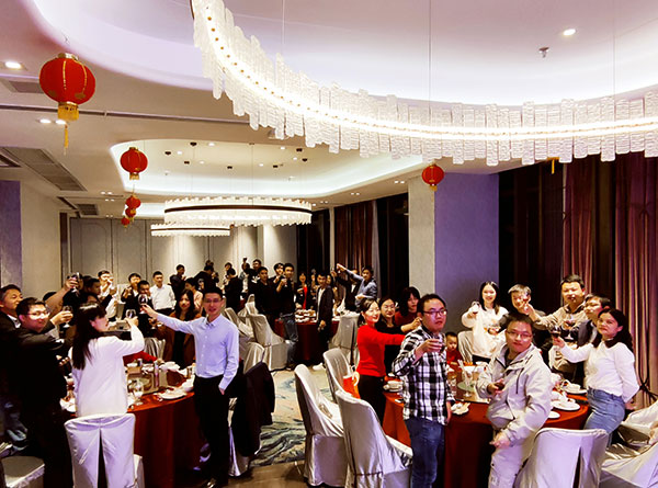 晚宴.jpg 晚宴.jpg