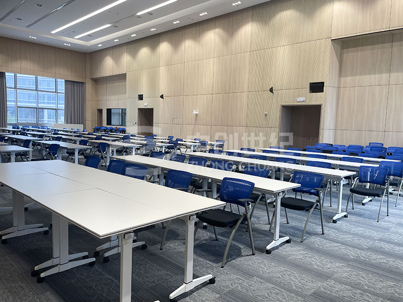 大培訓(xùn)室-(2).jpg 大培訓(xùn)室-(2).jpg